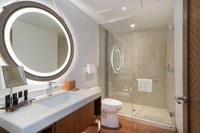 King Room with Ocean View image 2