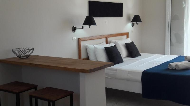 Studio with Balcony (2 Adults) image 3