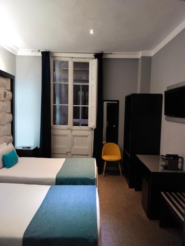 Twin Room image 1