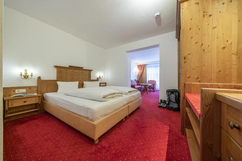 Large Double Room image 3