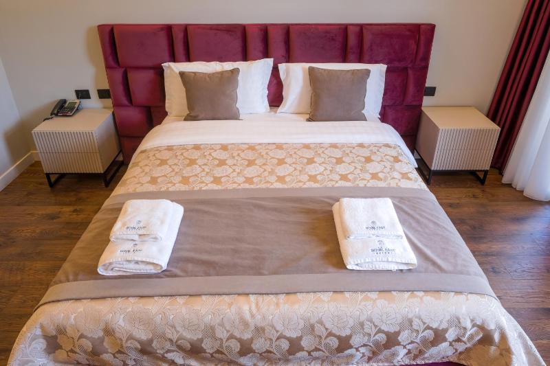 Double Room image 3