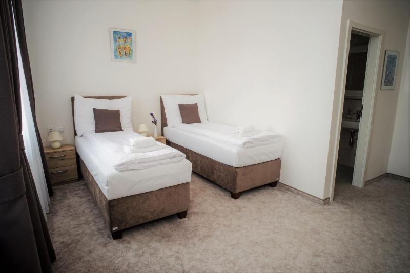 Double or Twin Room image 4