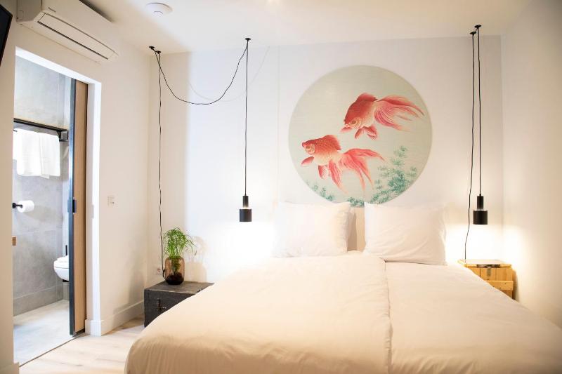 Large Double Room image 1