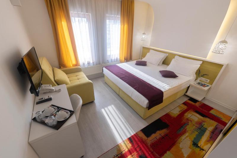 Standard Double or Twin Room image 3
