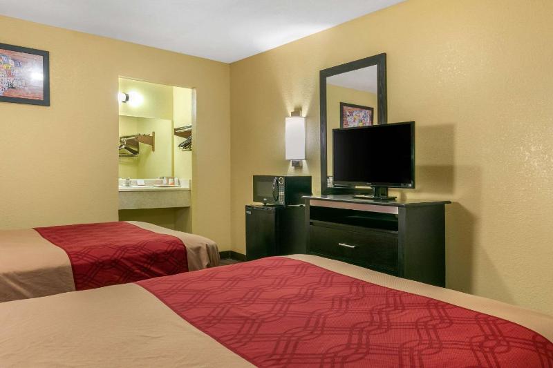 Double Room with Two Double Beds - Non-Smoking image 4
