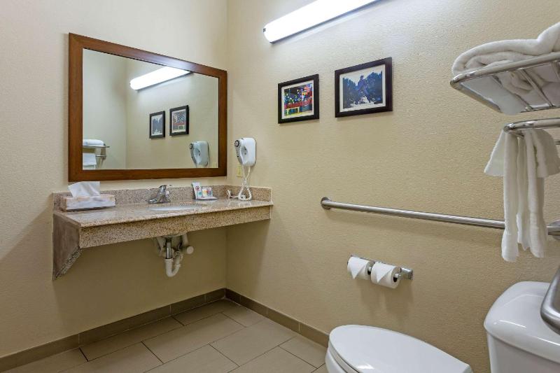 King Room - Accessible/Non-Smoking image 2