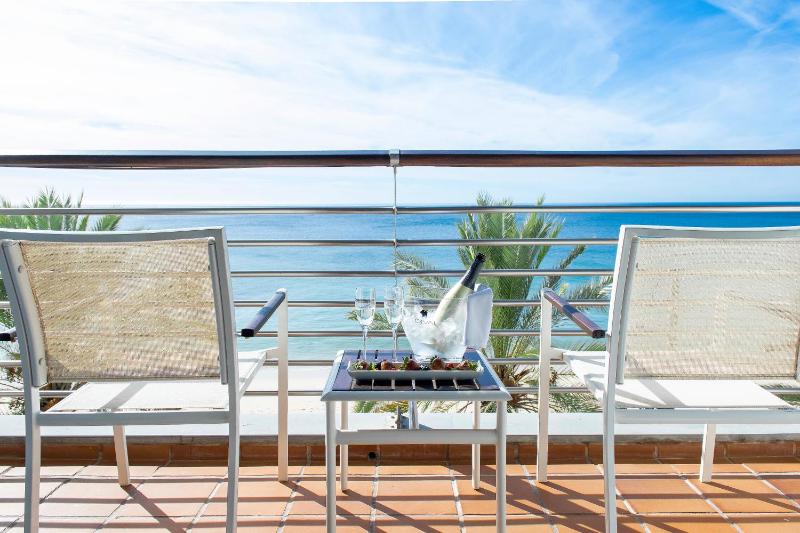 Special Offer - Double or Twin Room with Sea View - Romantic Package image 1