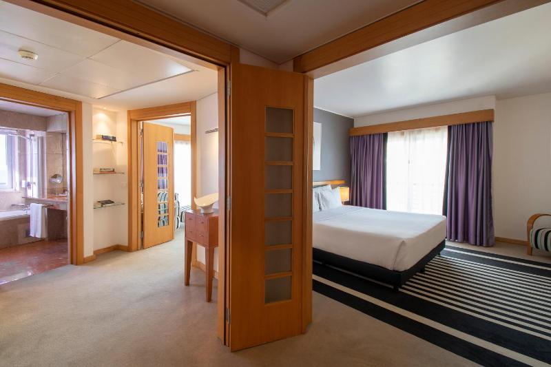 Suite with Sea View image 3