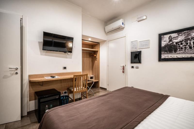 Double or Twin Room image 4