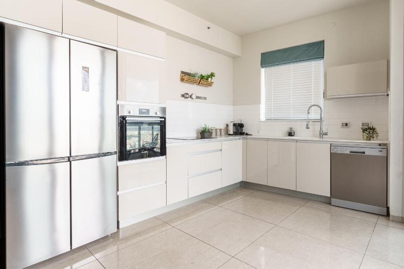 HolySuite J Tower - image 13