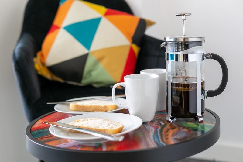 Studio Apartments by Lyter Living Desks & Wifi - Monthly Stays Available - image 13