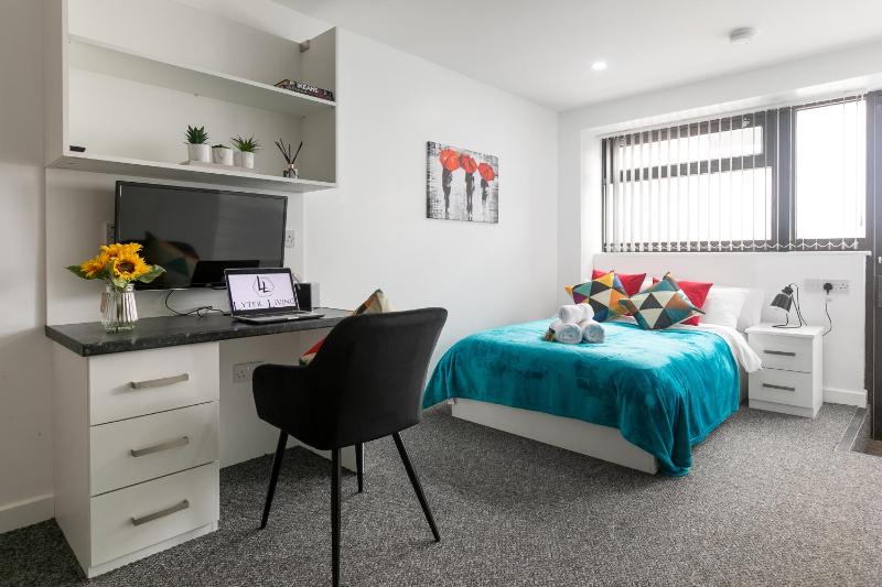 Studio Apartments by Lyter Living Desks & Wifi - Monthly Stays Available - image 29
