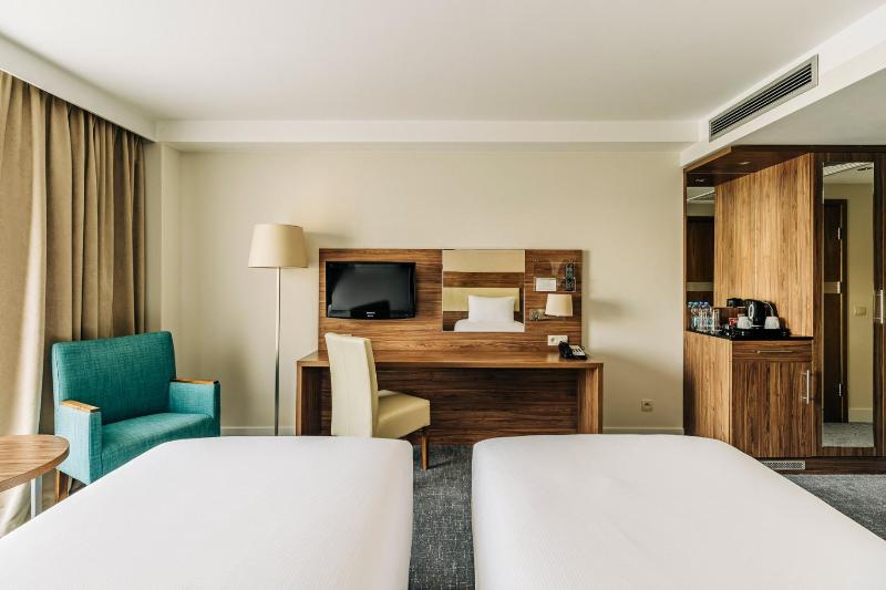 Standard Room with Two Single Beds image 1