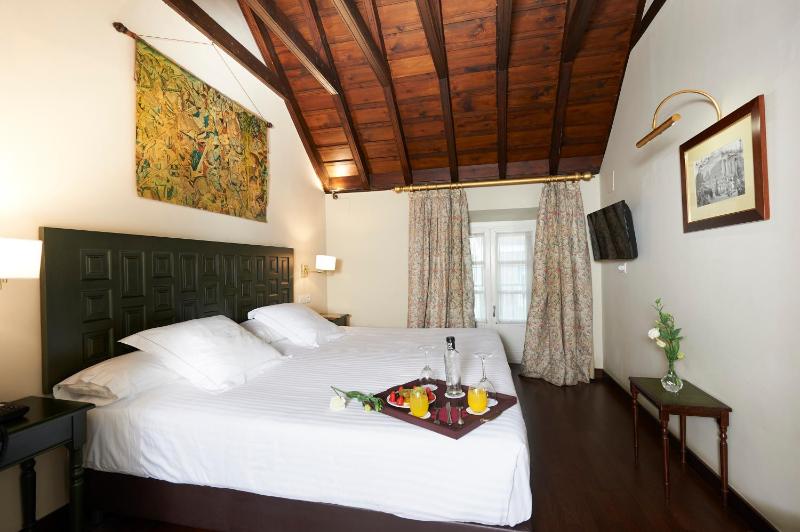 Deluxe Room image 4