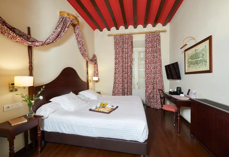 Deluxe Room image 1
