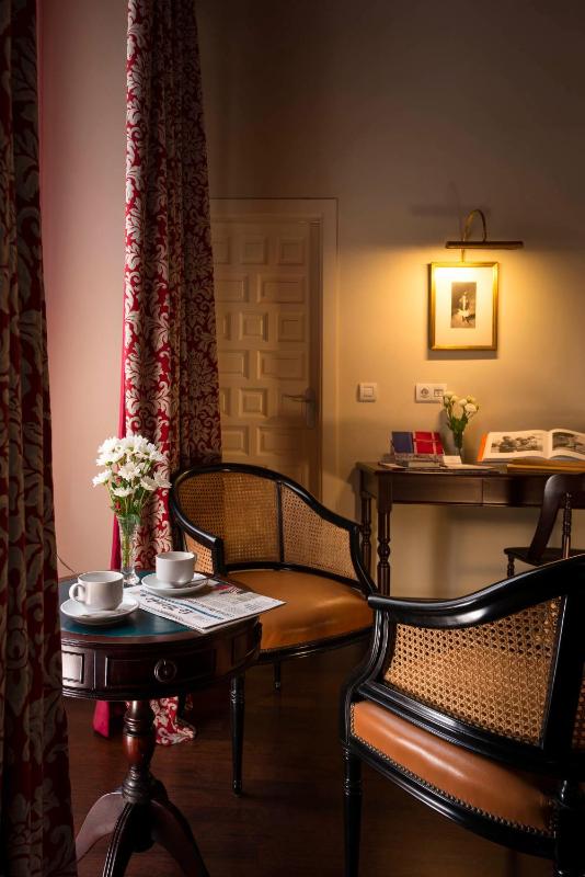 Superior Queen Room image 3