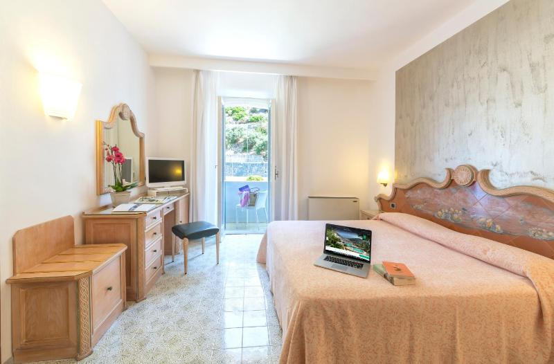 Classic Double Room image 1