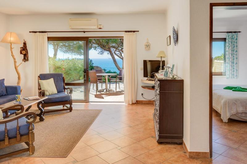 One-Bedroom Bungalow image 1