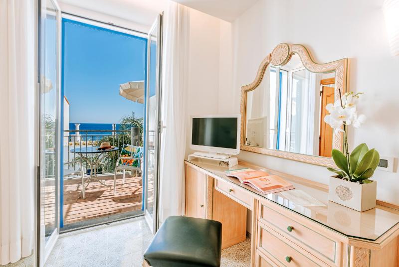 Single Room with Partial Sea View image 1