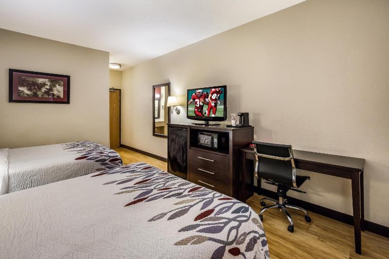 Deluxe Queen Room with Two Queen Beds - Disability Access/Roll-In Shower Smoke Free image 3
