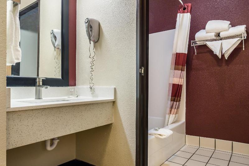 Deluxe King Room - Smoke Free image 2