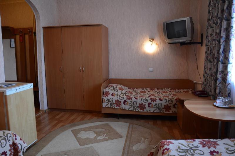 Twin Room with Extra Bed image 2