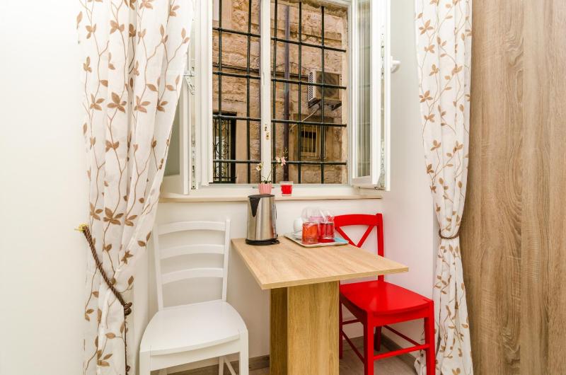 Double Room with City View image 4