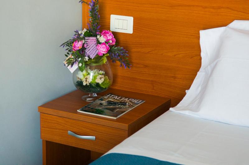 Single Room image 3