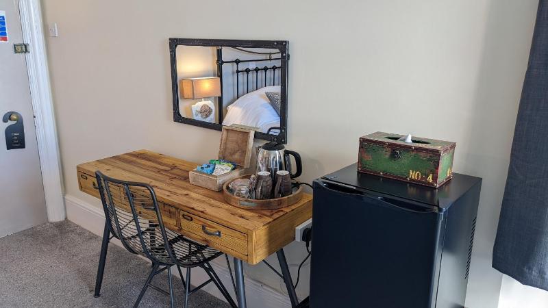 Deluxe King Room image 3
