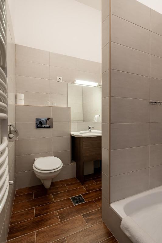 Quadruple Room image 3