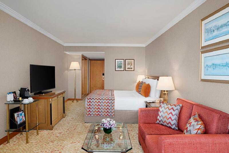 Premium King Room with Sea View image 3