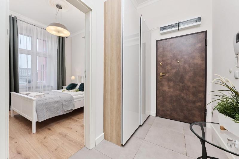 City Center Railway Station Apartment Piłsudskiego by Noclegi Renters - image 12