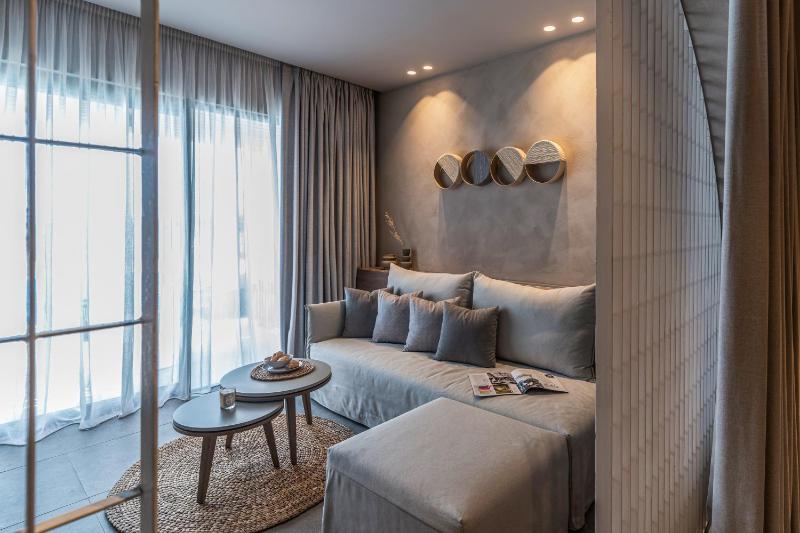 Open Plan Suite with Sea View & Sharing Pool image 2