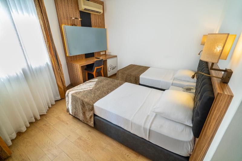Standard Double or Twin Room image 1