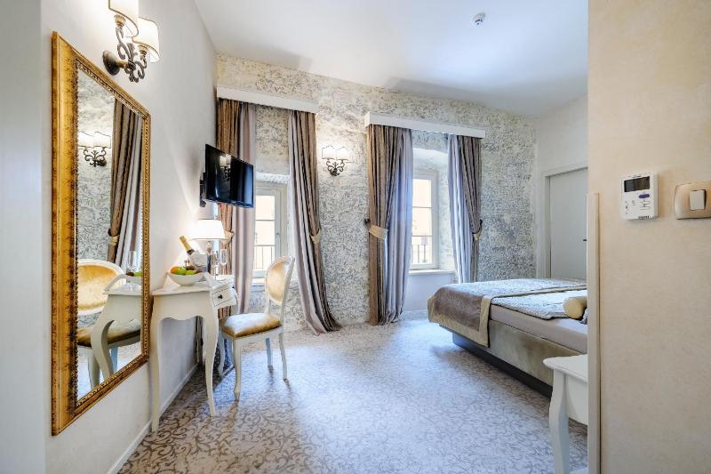Superior Double Room image 1