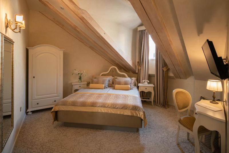 Heritage Hotel Life Palace - image 2