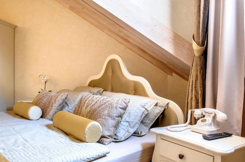 Classic Double Room image 3