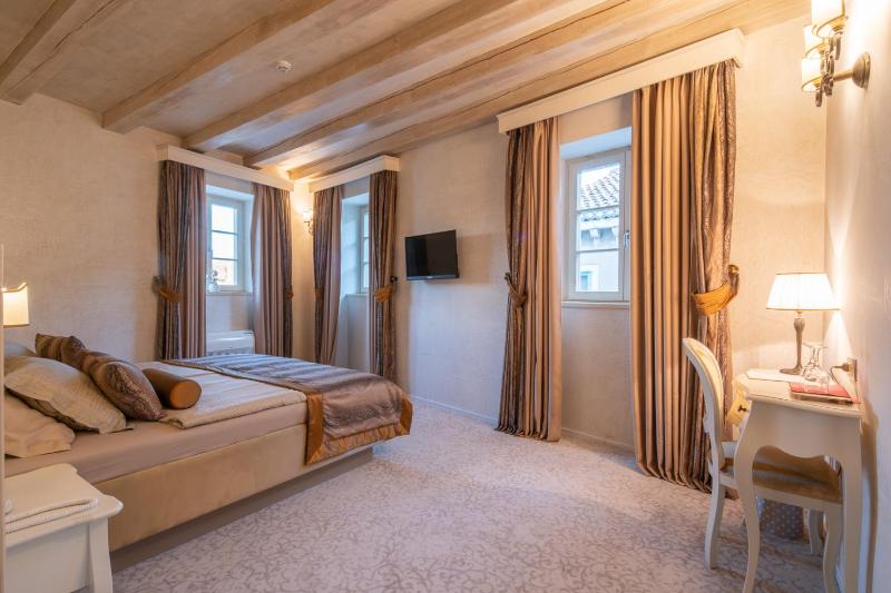 Deluxe Double Room image 1