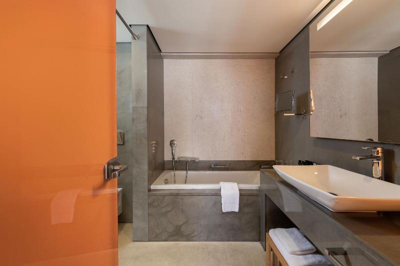 Deluxe Suite with Private Pool image 3