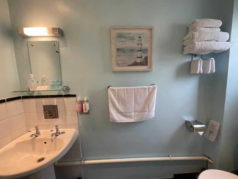 Small Double Room image 4