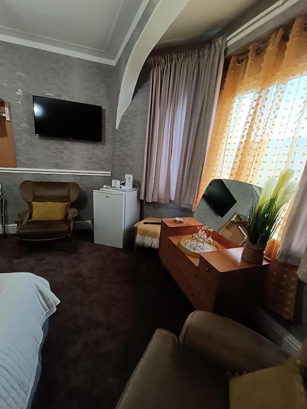 Superior Double or Twin Room with Garden View image 2