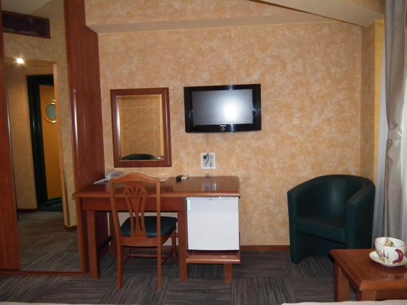 Standard Twin/Double Room image 2