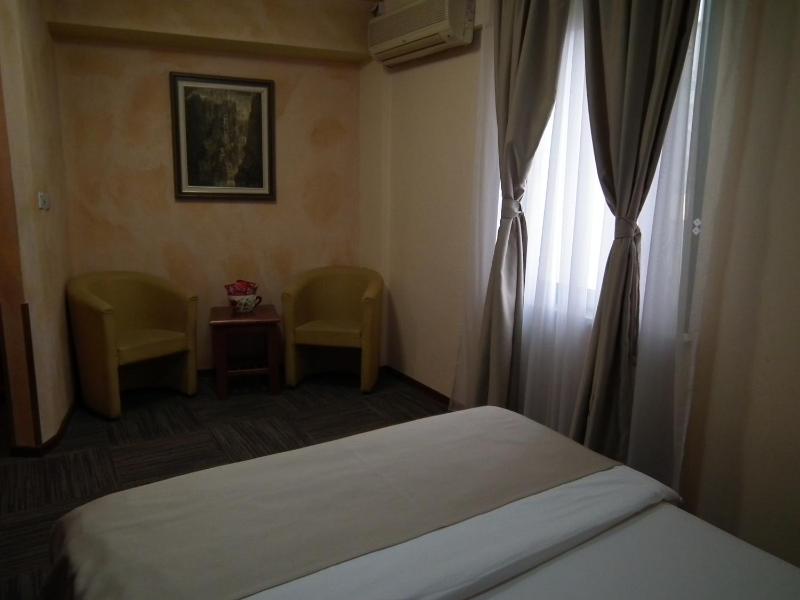 Double Room image 2