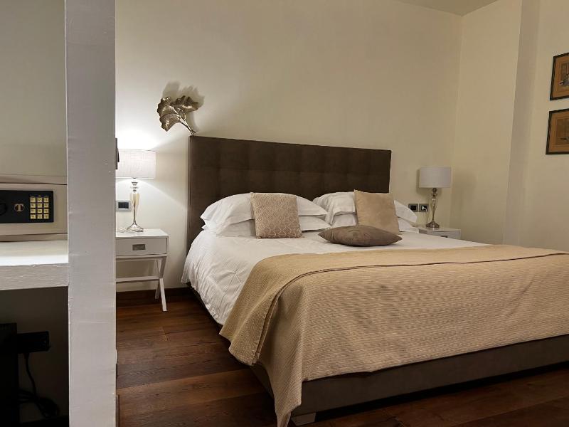 Double Room image 2