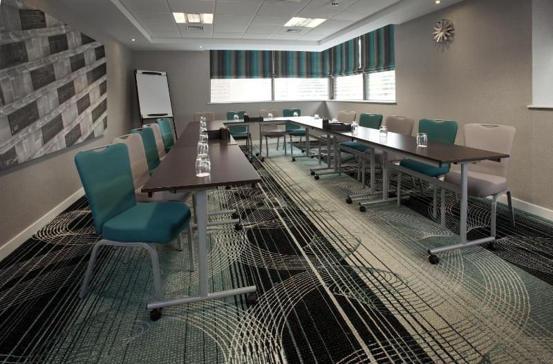 Ramada Hotel and Suites by Wyndham Coventry - image 15