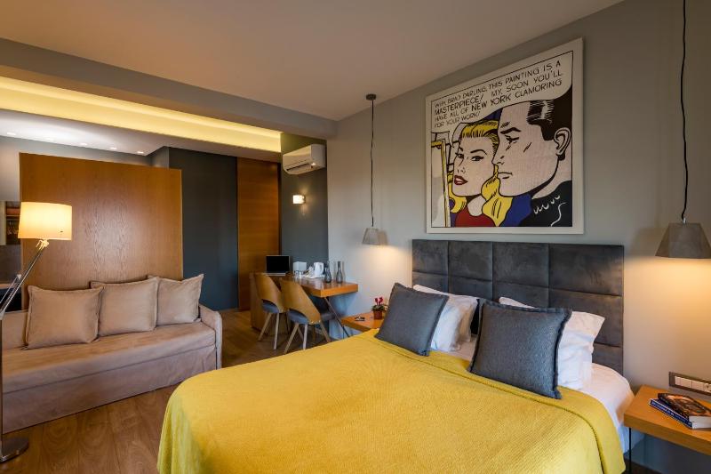 Deluxe Double Room with Balcony and Sea View image 2