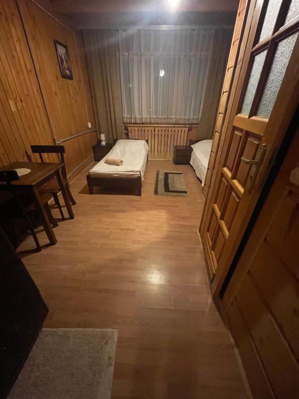 Twin Room with Bathroom image 1