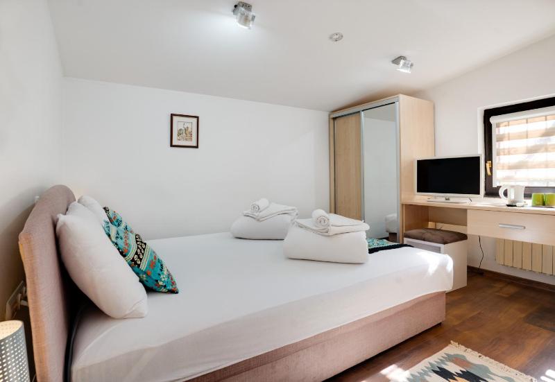 Double Room with Private Bathroom image 3