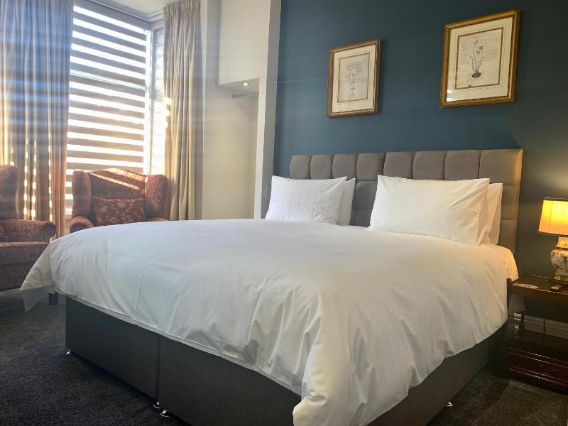 Superior Double or Twin Room with Sea View image 3