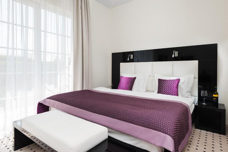 Deluxe Double Room with Bath image 3